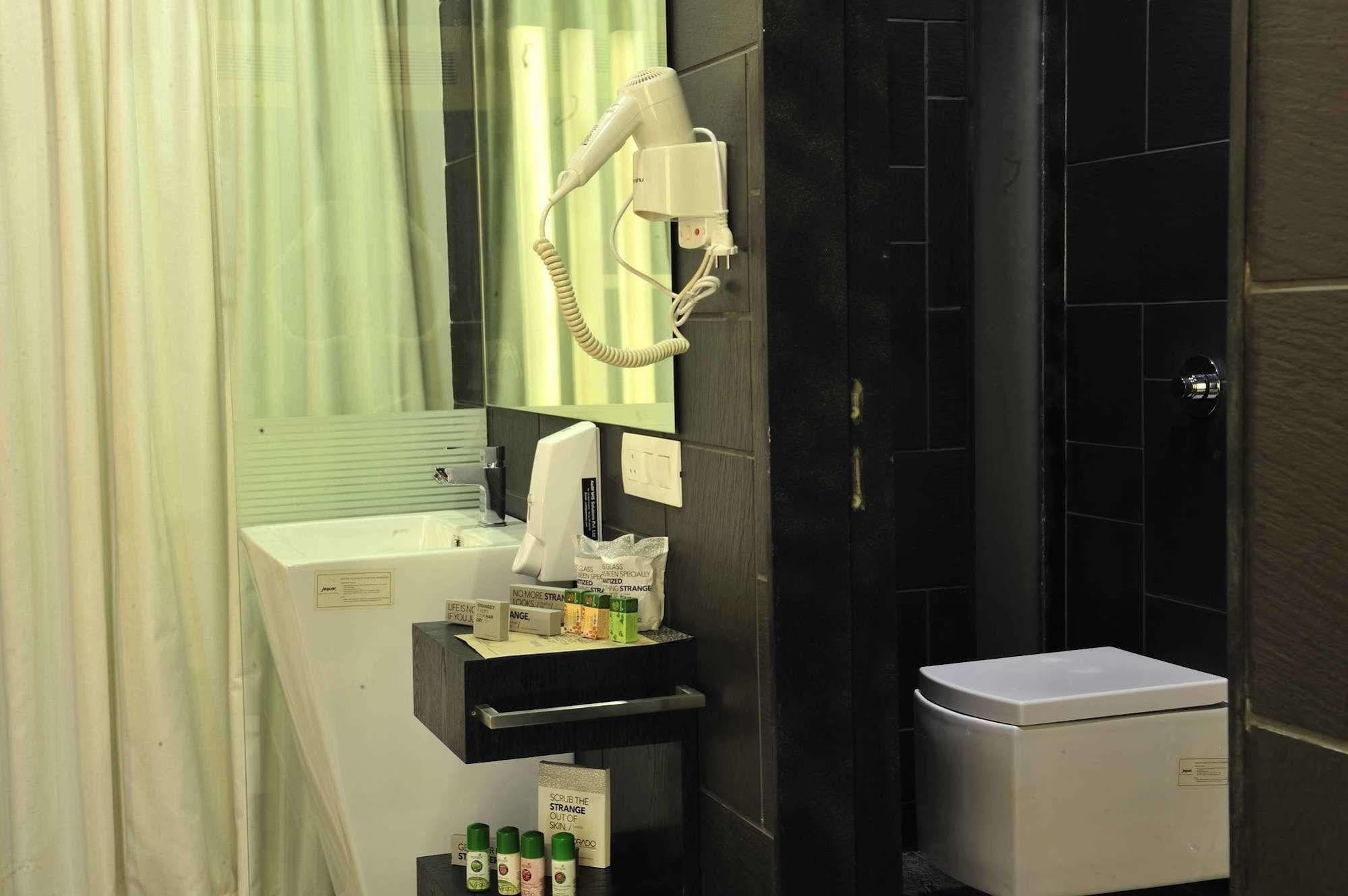 Hotel El Dorado Ahmedabad Buitenkant foto